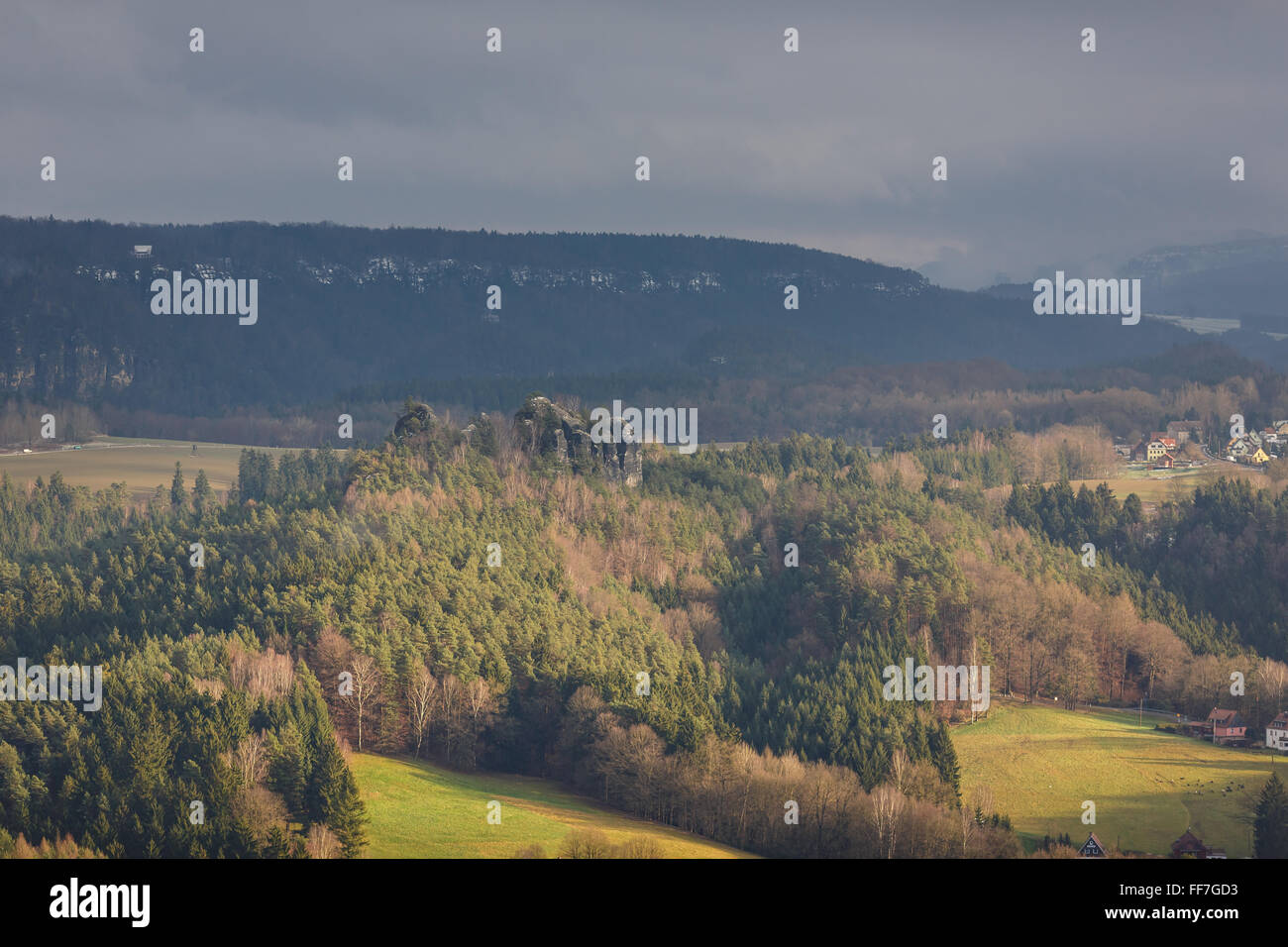 Felsen in der Nähe der berühmten Bastei in Schweizer Sachsen in Deutschland Stockfoto