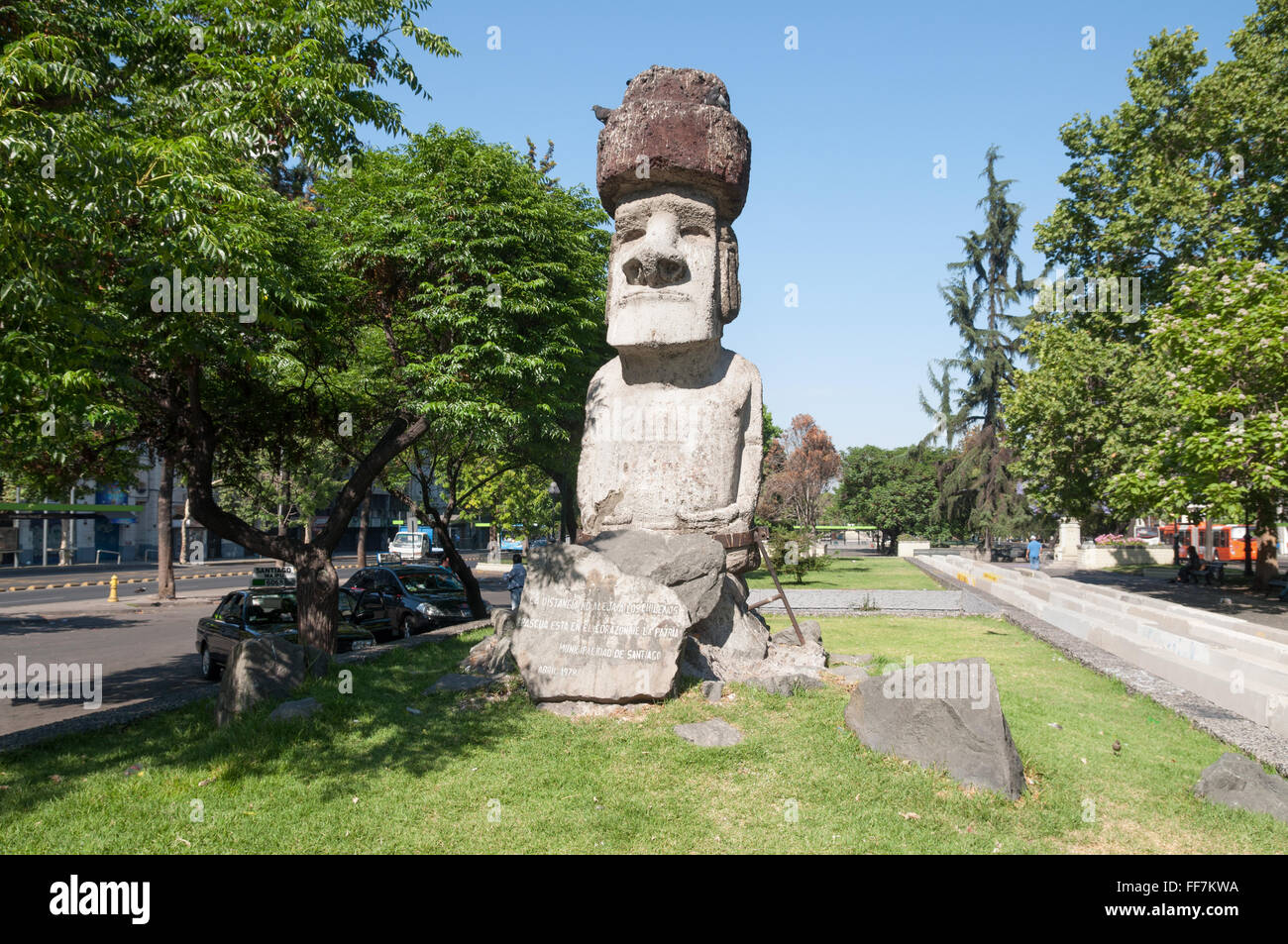 Moai Stein Skulpturen aus östlichen Inseln sind. Bis heute haben sie ein Geheimnis bleiben. Stockfoto