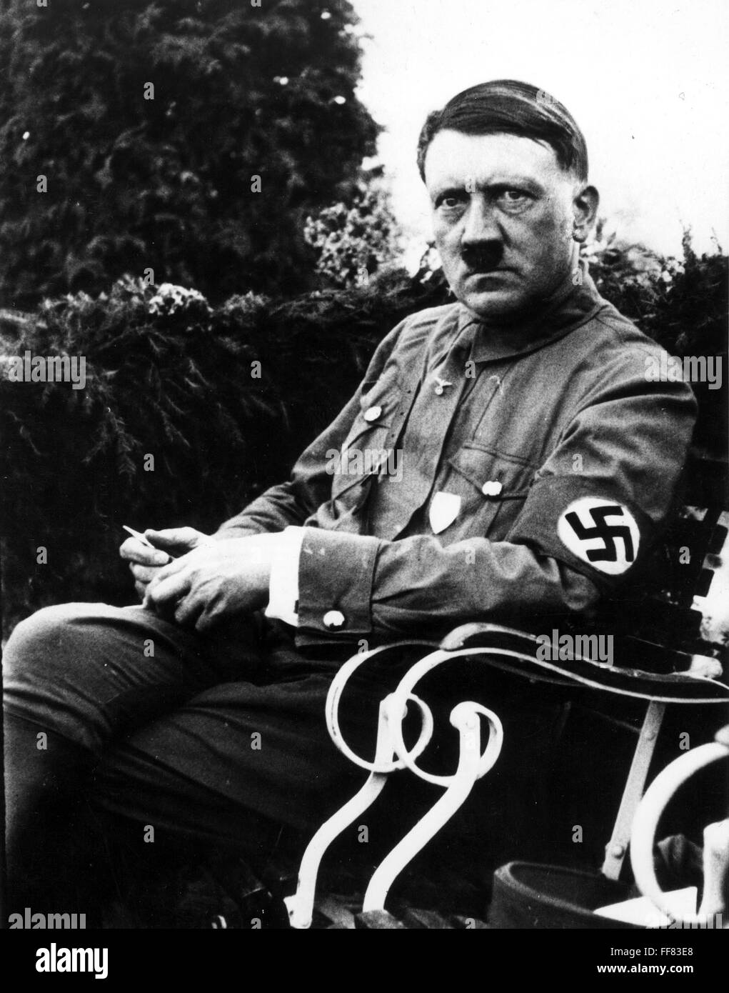 adolf-hitler-1889-1945-nchancellor-von-deutschland-1933-45-ff83e8.jpg