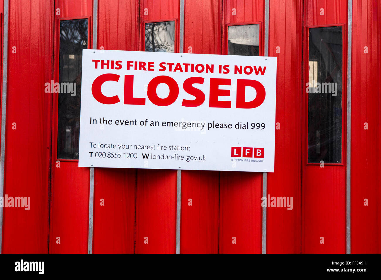 Melden Sie außen Kingsland Feuerwache, die im Januar 2013 von Boris Johnson, trotz viel lokale Opposition und Proteste in Hackney, London, UK geschlossen wurde. Stockfoto