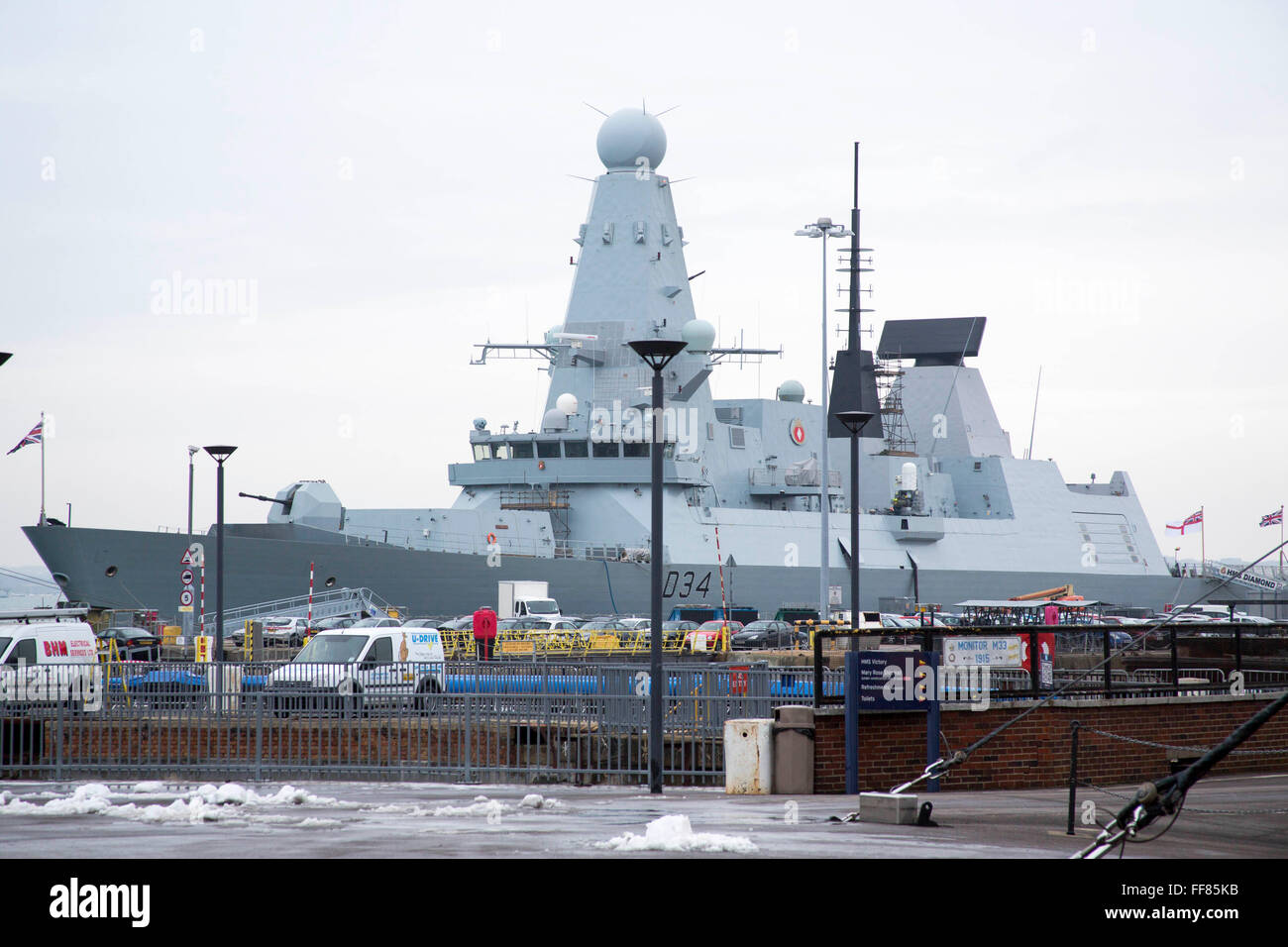 Die britische Royal Navy HMS Diamond (D34), das dritte Schiff der Type 45 Flugabwehr Kriegsschiff Zerstörer von BAE Systems für die britische Royal Navy gebaut in Oberkommandos Portsmouth, Hampshire, UK angedockt. Stockfoto