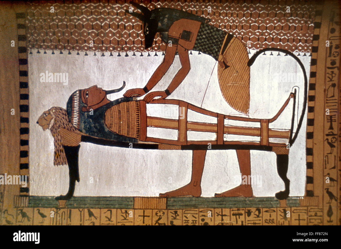 ÄGYPTEN: EINBALSAMIERUNG. /nEgyptian Fresko des Anubis Einbalsamierung eine Mumie. Aus dem Grab des Sennutem in Deir el-Medina 19. Dynastie. Stockfoto