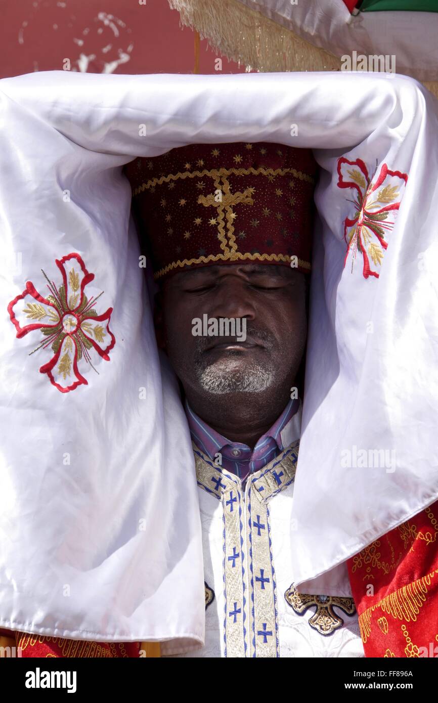Der Hauptpriester während einer orthodoxen Christian Epiphany-Feier in Äthiopien Stockfoto