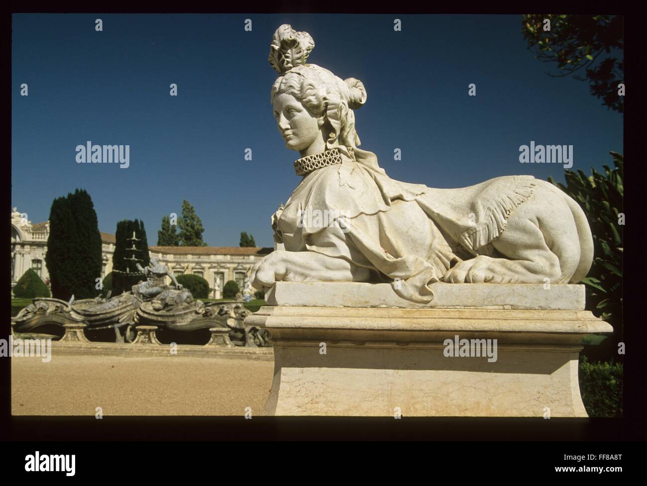 Statue im Garten der Palast von Queluz Sintra Portugal Stockfoto