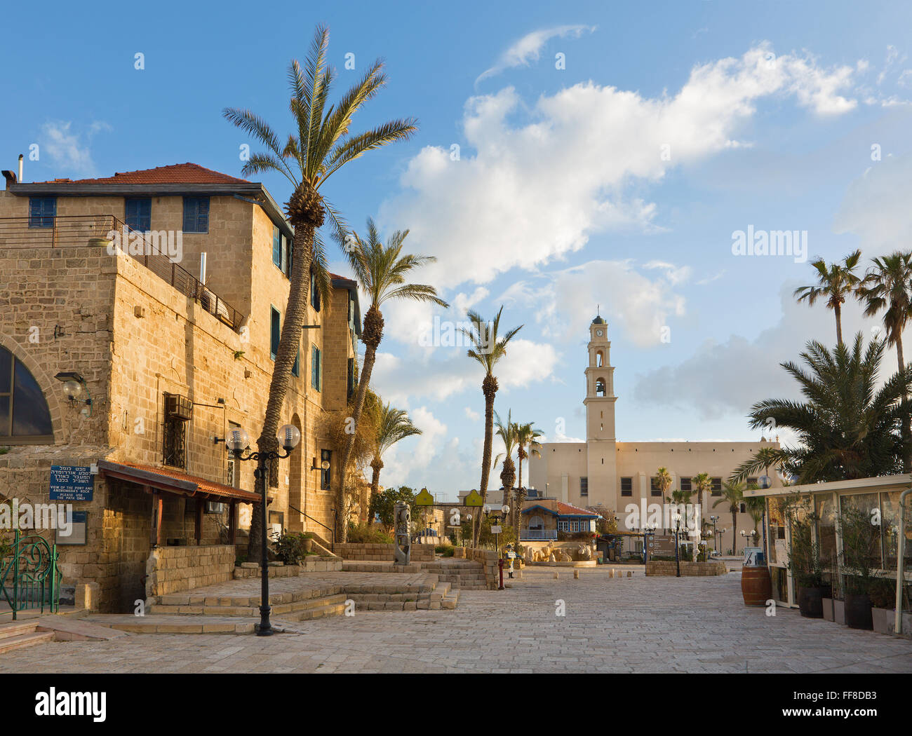 TEL AVIV, ISRAEL - 2. März 2015: Die St. Peterskirche in Altstadt von Jaffa auf Kedumim Platz. Stockfoto