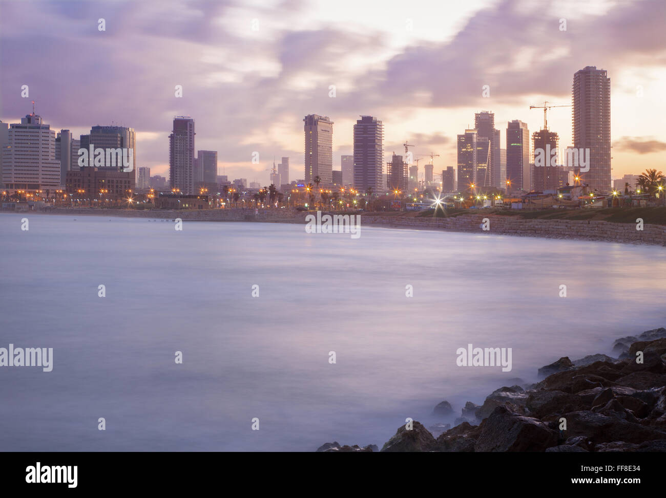 TEL AVIV, ISRAEL - 2. März 2015: Der Küste unter alten Jaffa und Tel Aviv Morgen. Stockfoto