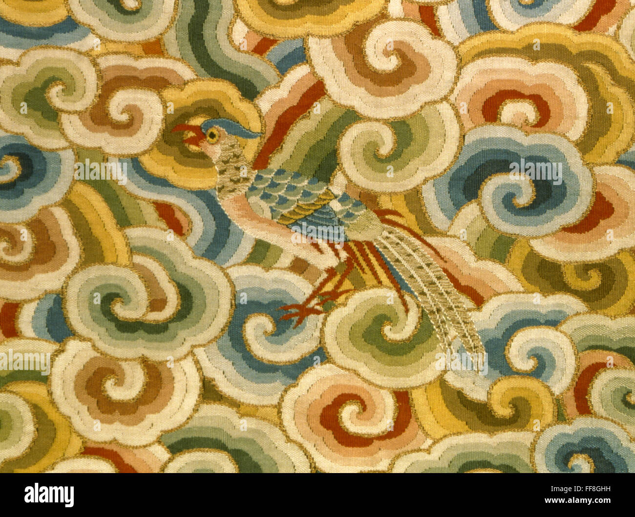 CHINA: IMPERIAL DRAGON GEWAND.  /nDetail Vogel, 18. Jahrhundert. Stockfoto