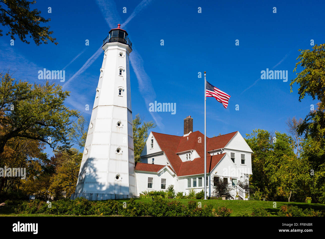 Historische North Point Leuchtturm in Lake Park in Milwaukee, Wisconsin, mit Blick auf Lake Michigan.  Höchsten Leuchtturm an großen Seen. Stockfoto