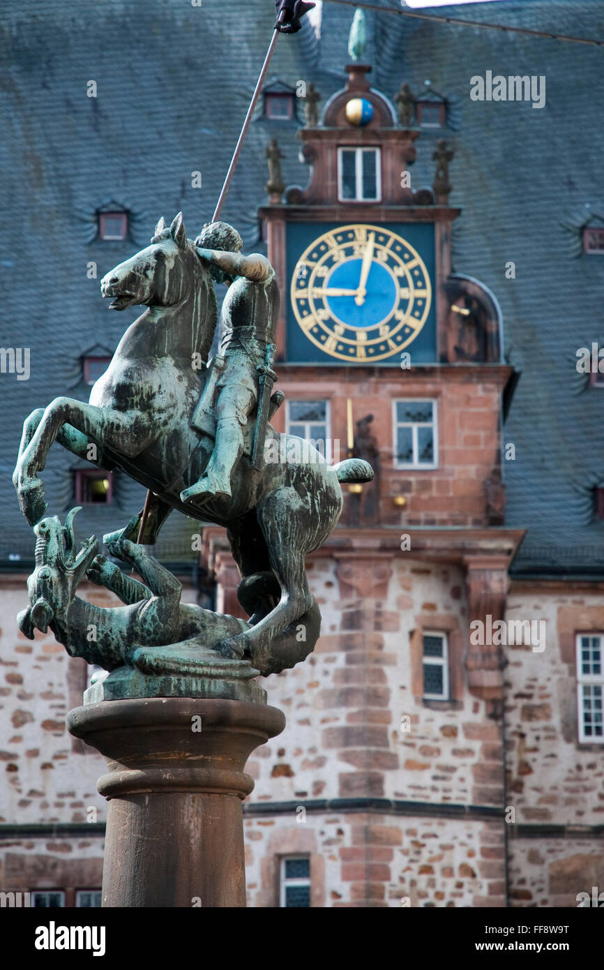 Rathaus bin Markt, St.-Georgs-Statue, Pilgrimstein, Altstadt, Marburg, Hessen, Deutschland | Gilden-Halle, Marktplatz, St. George s Stockfoto