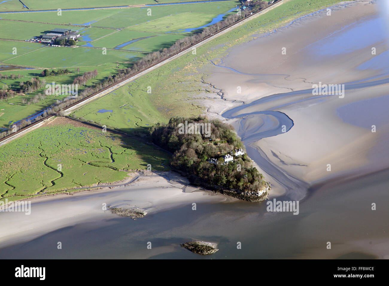 Luftaufnahme der Holme Insel und Cliff House in der Nähe von Grange-über-Sande im Süden Cumbria, UK Stockfoto