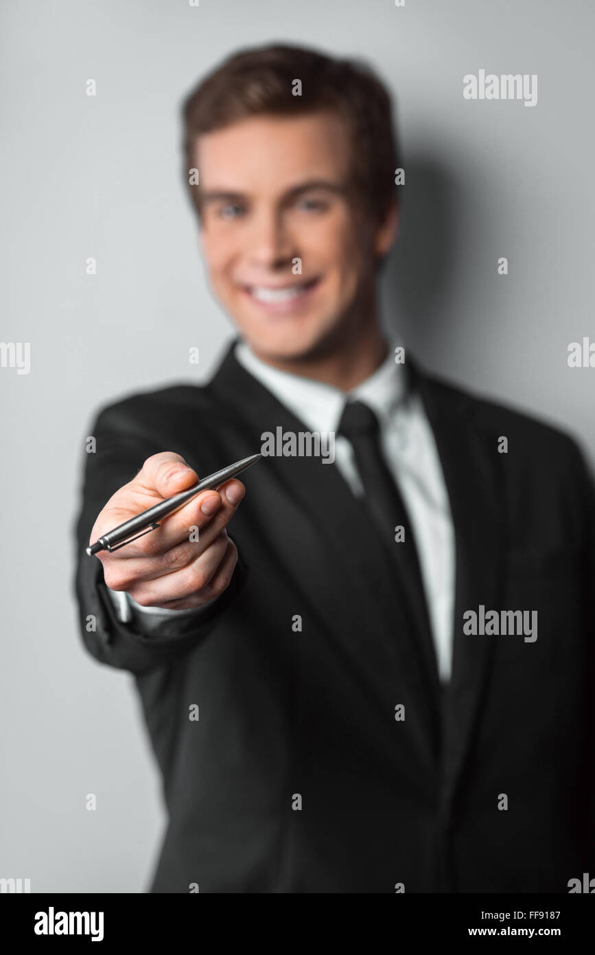 Schönes Konzept für junge hübsche Geschäftsmann Stockfoto