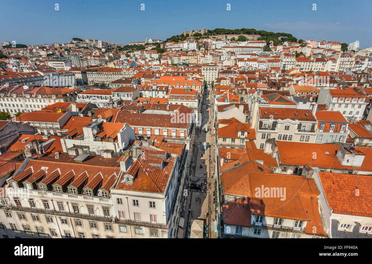 Portugal, Lissabon, Blick über die Dächer der Baixa Pombalina von der Aussichtsplattform des Santa Justa Aufzug Stockfoto