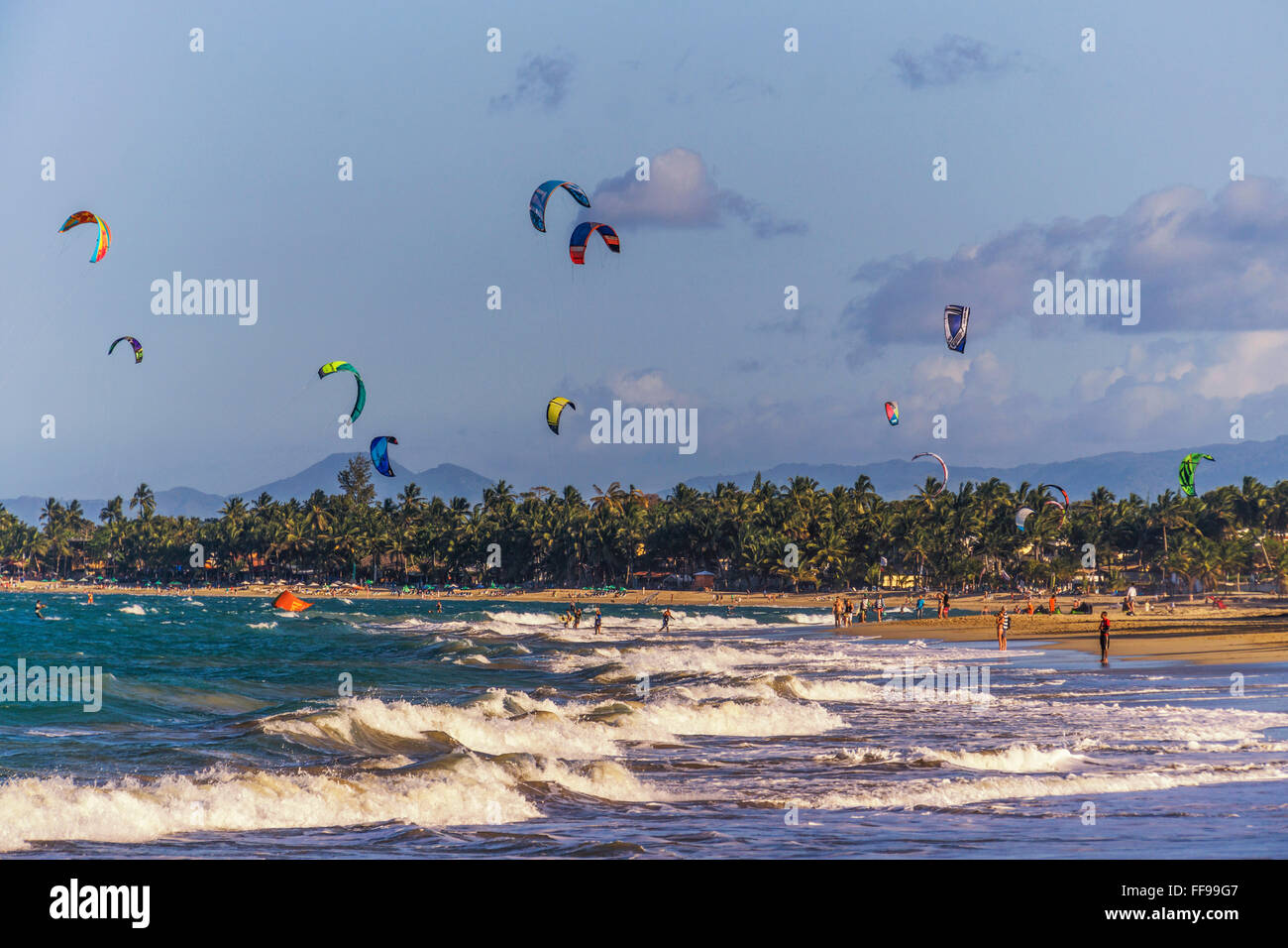 Kiteboarder, Cabarete Strand, Nordküste, Dominikanische Republik Stockfoto