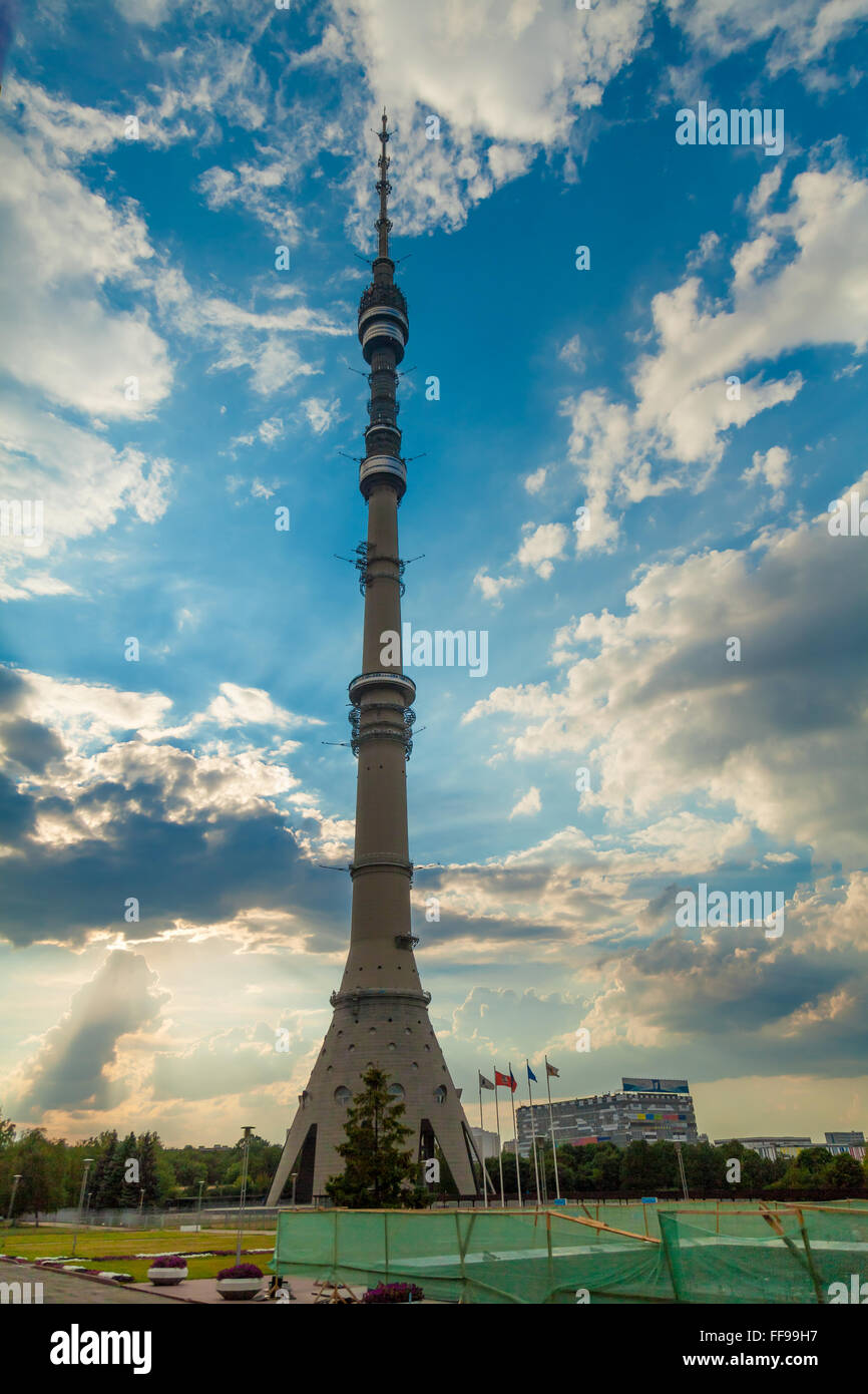 Fernsehturm Ostankino in Moskau, Russland, Sommertag Stockfoto