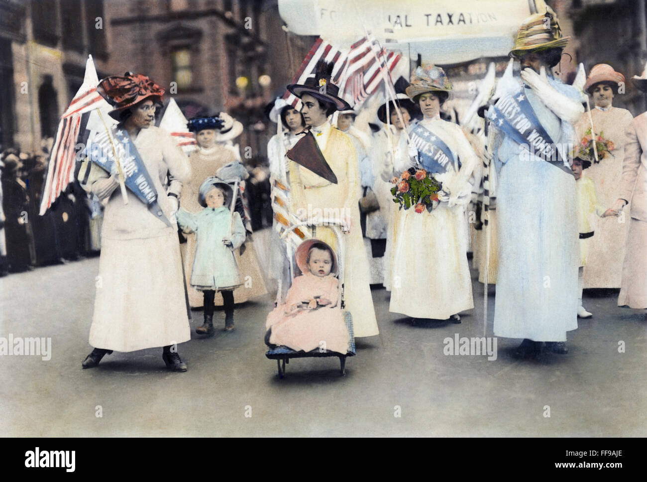DAS FRAUENWAHLRECHT, 1912. /nAn amerikanische Frauenwahlrechts-Parade in New York City, 6. Mai 1912. Stockfoto