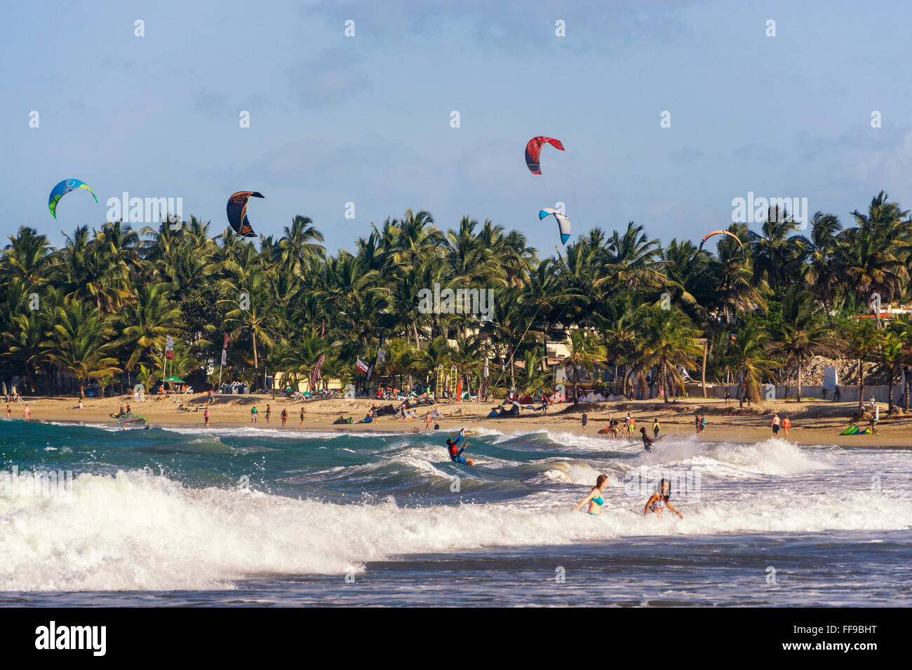 Kiteboarder, Kite-Surfen, Cabarete Strand, Nordküste, Dominikanische Republik Stockfoto