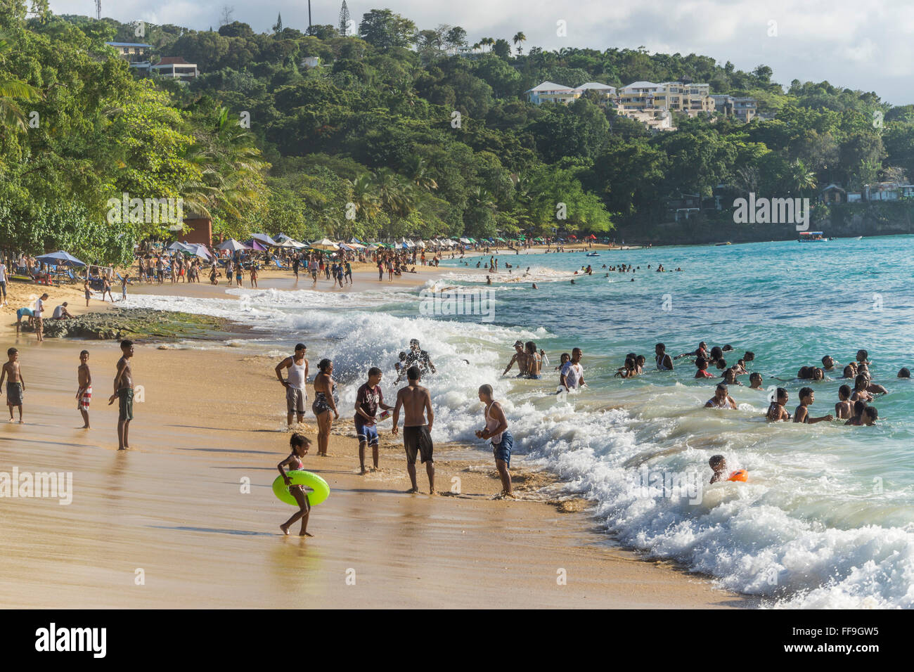 Die Menschen vor Ort am Strand von Sosua, Sosua, Puerto Plata, Dominikanische Republik | Dominikanische Republik, Puerto Plata, Sosua, Strand Stockfoto