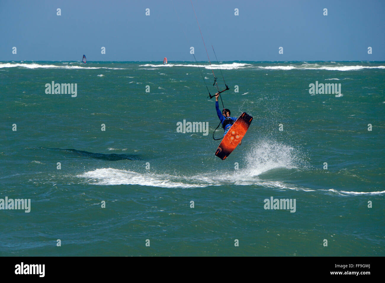 Kiteboarder, Kite-Surfen, Strand von Cabarete, Nordküste, Dominikanische Republik Stockfoto
