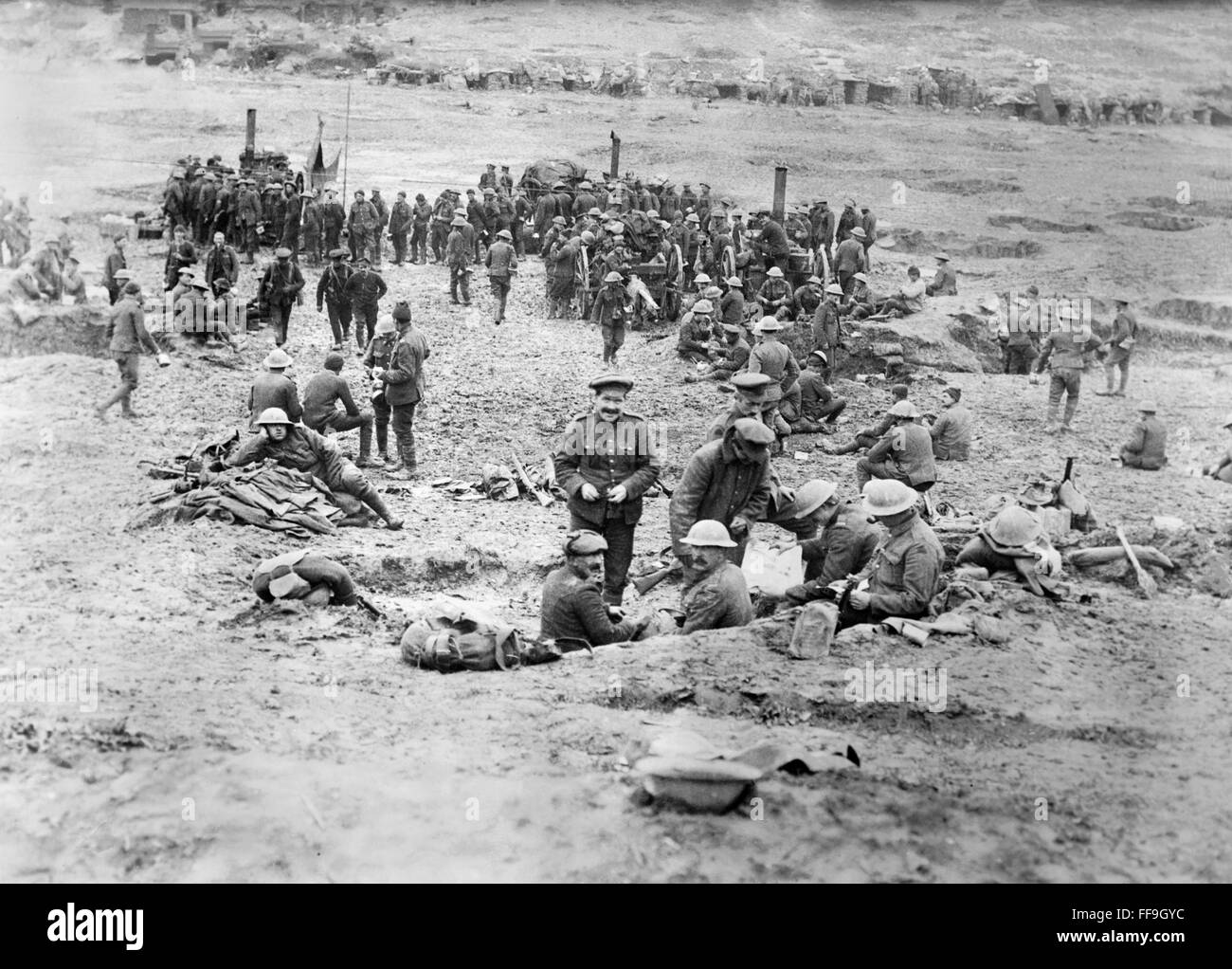 Britische Truppen in Feldküchen und Einbäume im "Wurst-Tal," Fluss Somme, Frankreich während Erster Weltkrieg I. Foto von Bain News Service c. Mai 1917 Stockfoto