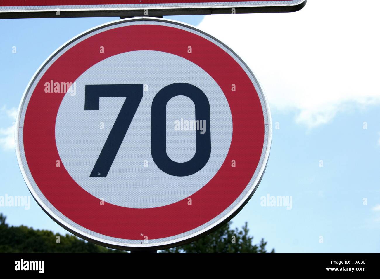 70 Kilometer Straßenschild, Deutschland. Stockfoto