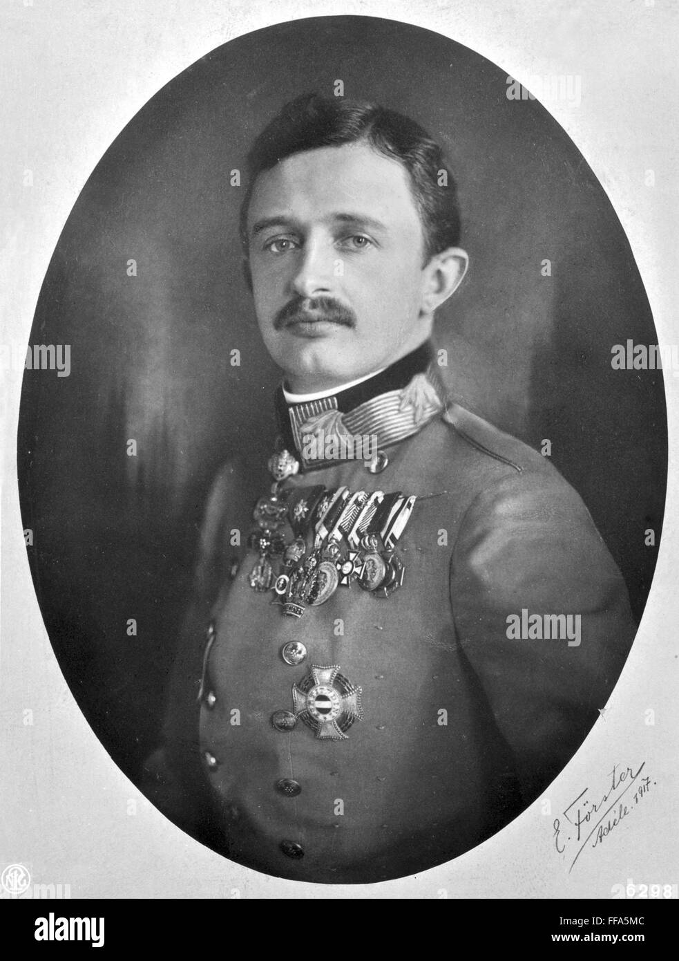 KARL ICH (1887-1922). /nKarl (Charles) Francis Joseph, Kaiser von Österreich (1916-18). Fotografierten c1917. Stockfoto