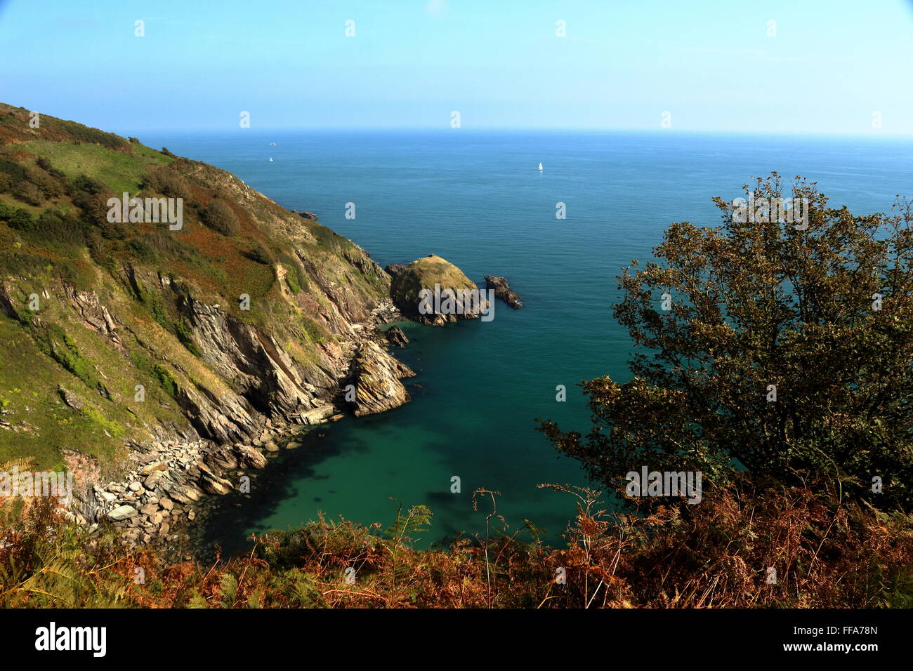 Blick auf die Küste, Teil der South West Coast Path, National Trust, Devon, England. Stockfoto