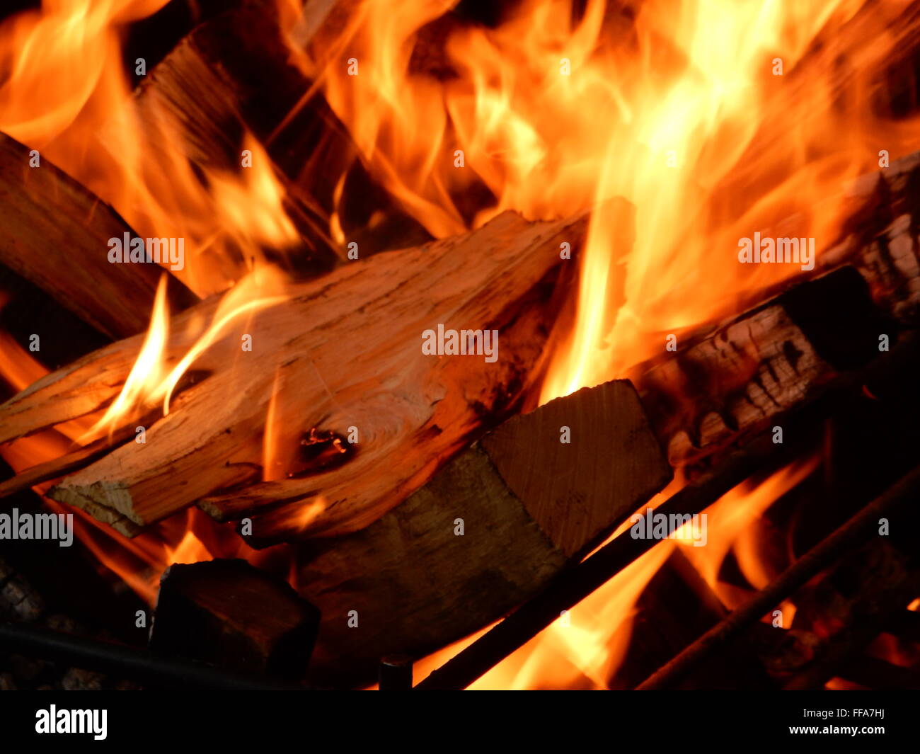 Heizen mit Holz Stockfoto