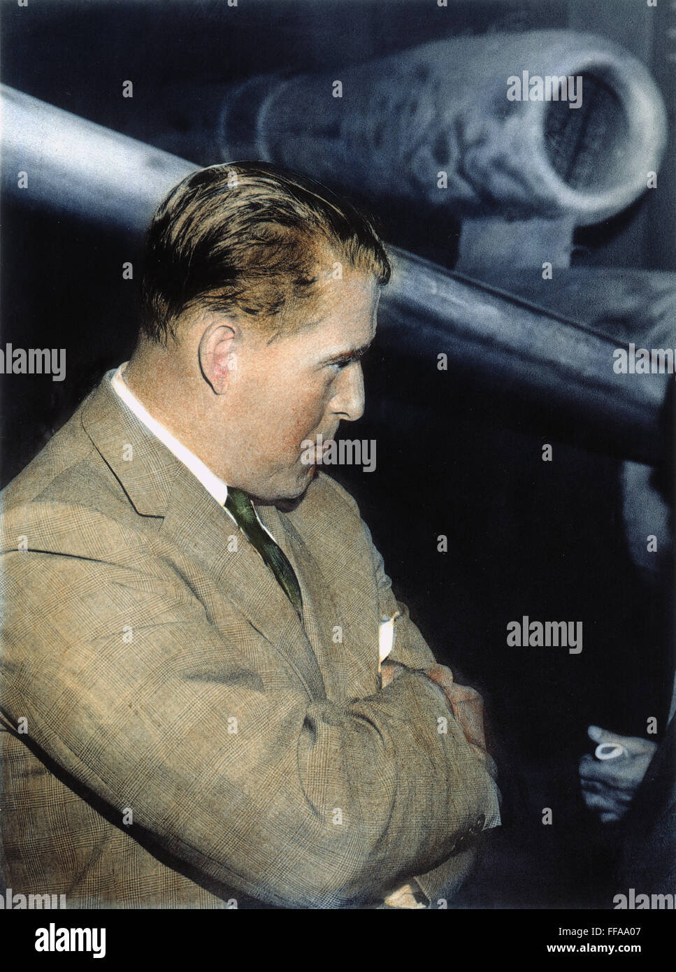 WERNHER von BRAUN /n(1912-1977). Deutsche Raketenwissenschaftler neben einer v-1-Bombe: Öl über ein Foto, 1960. Stockfoto