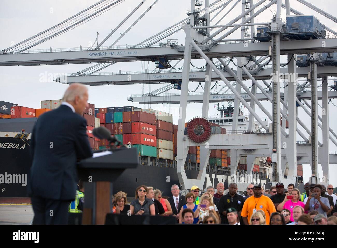 US-Vizepräsident Joe Biden spricht auf der Höhereinstufung Transport-Infrastruktur in den Hafen von Savannah 16. September 2013 in Savannah, Georgia. Stockfoto
