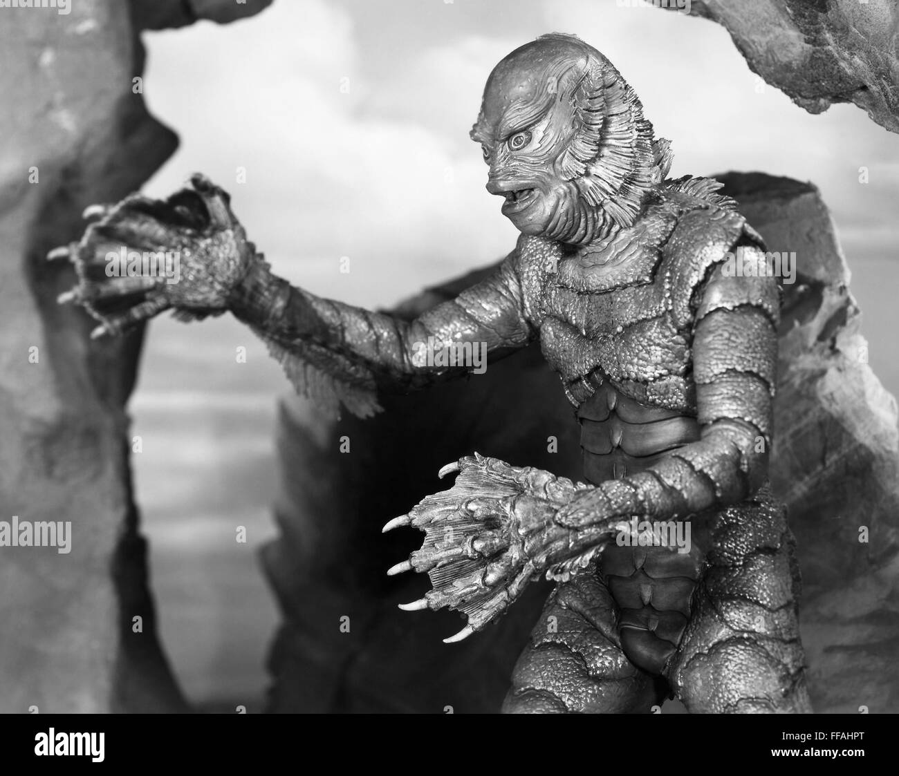 Тварь из черной лагуны 1954. Тварь из чёрной лагуны фильм 1954. Тварь из лагуны. Тварь из лагуны. Фильм тварь из черной лагуны.