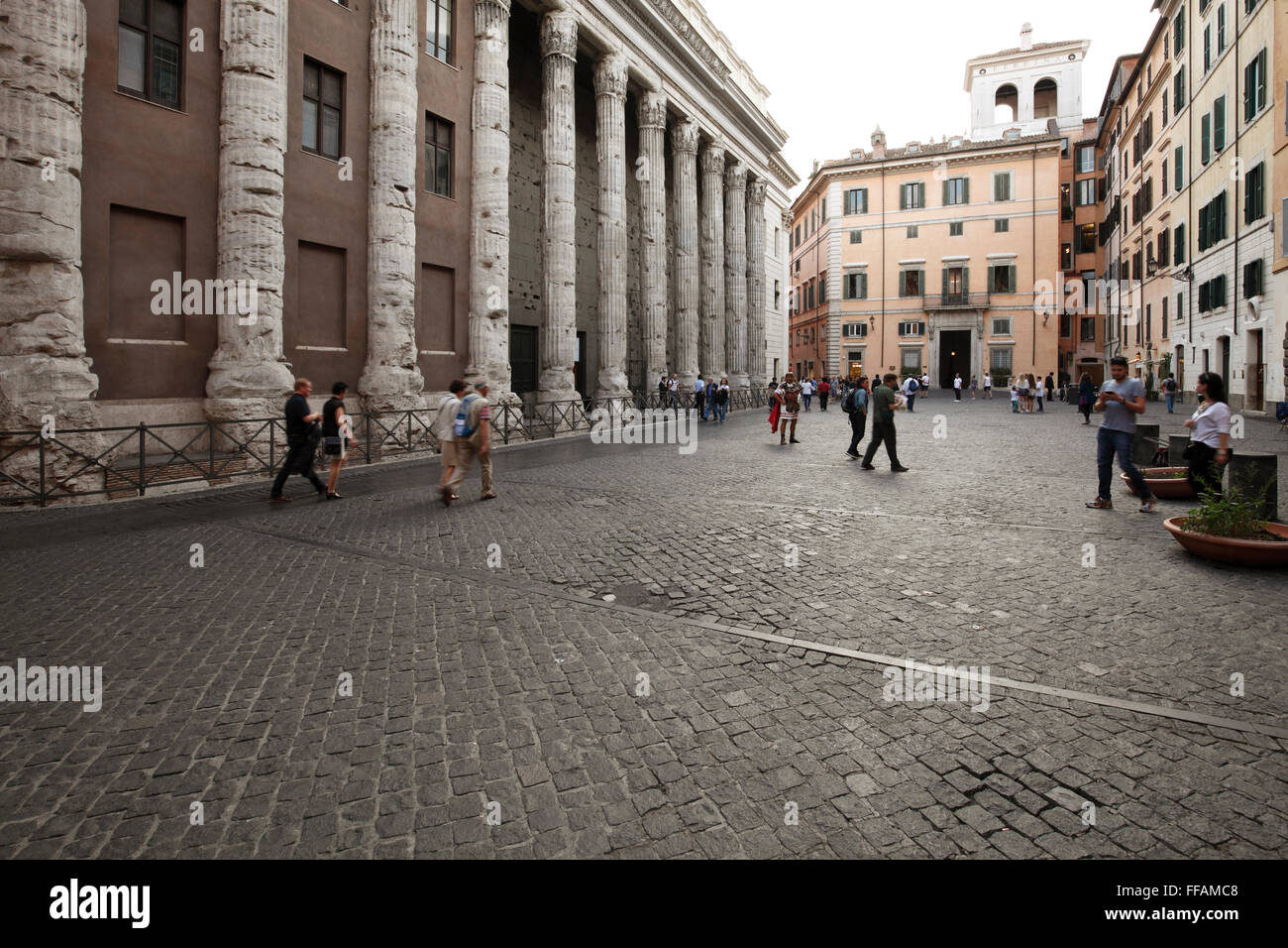 Tempel des Hadrian am Piazza di Pietra in Rom, Italien; Tempel di Adriano Stockfoto