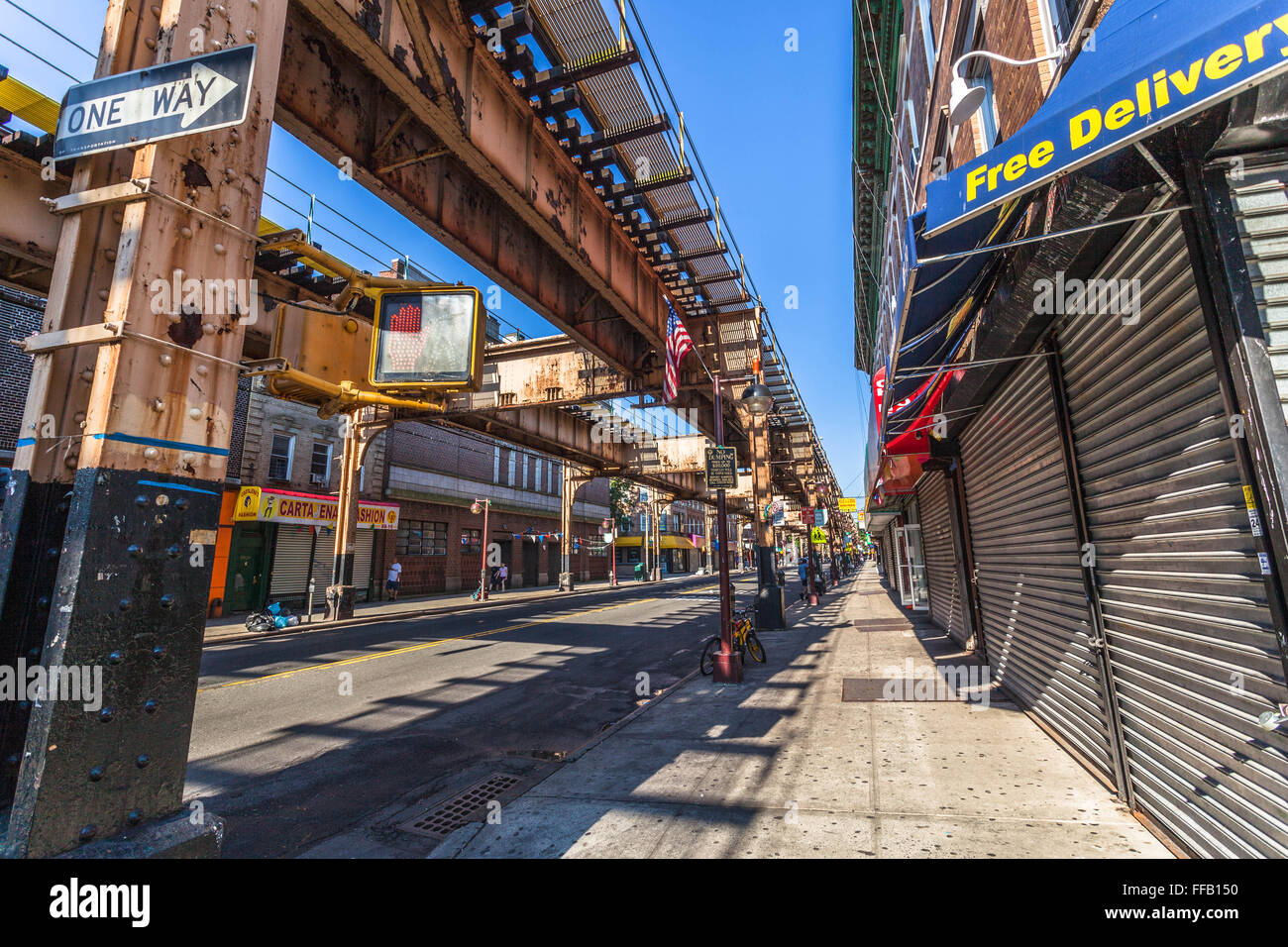 Erhöhten u-Bahn Strecken, Jamaica Avenue, Queens, New York City, USA Stockfoto