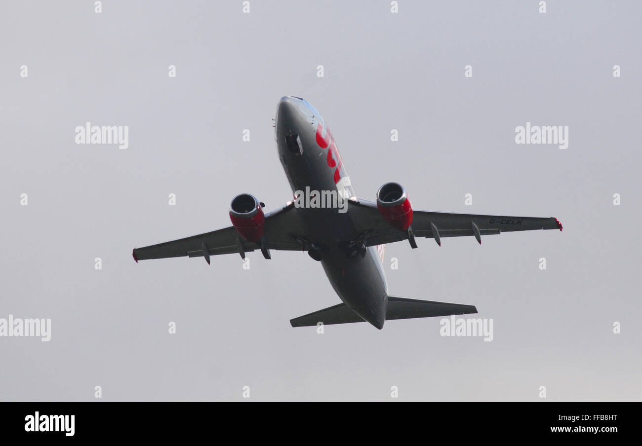 Ein Jet2 Flugzeug am Flughafen Leeds Bradford ausziehen. Bild: Scott Bairstow/Alamy Stockfoto