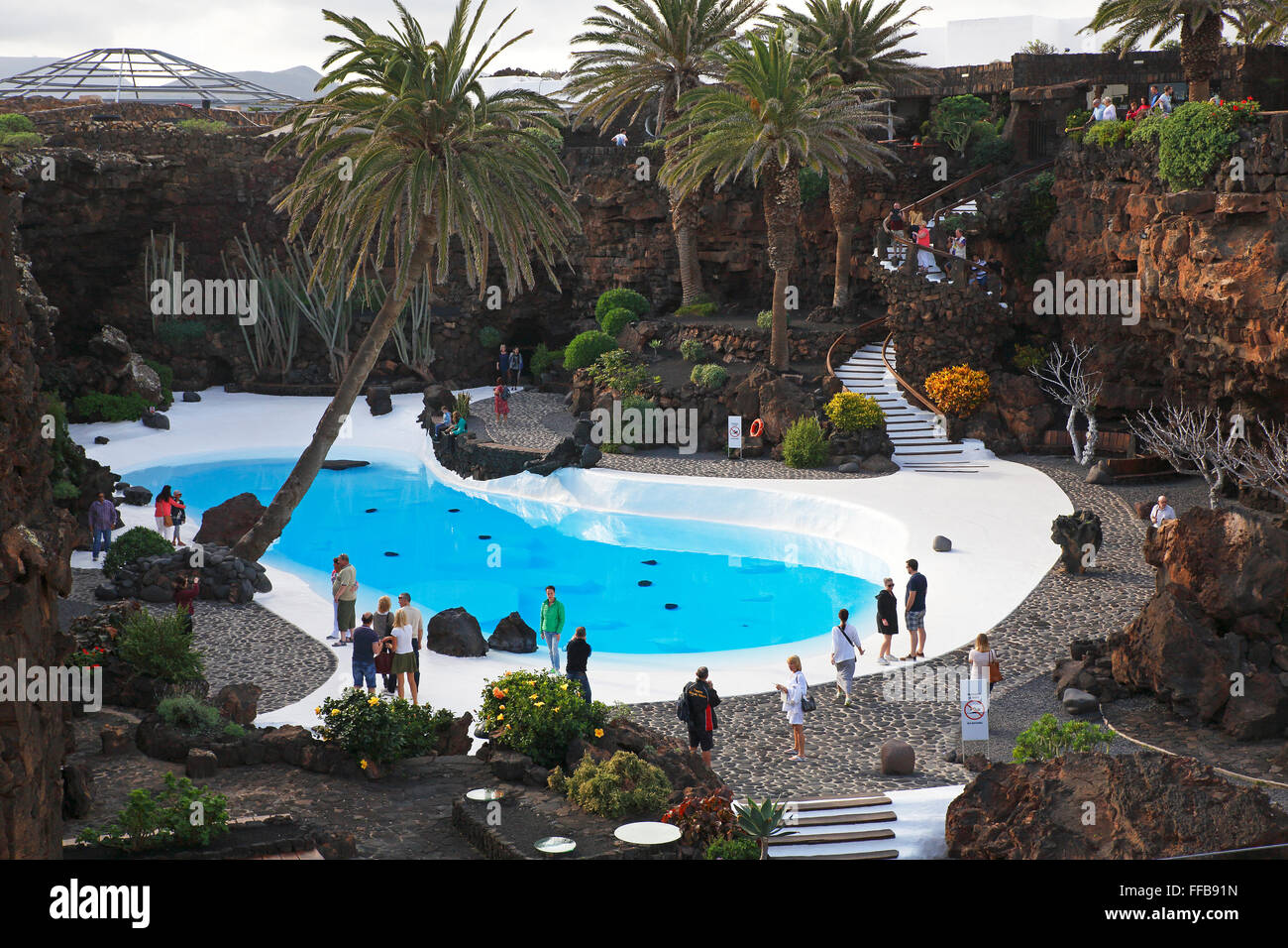 Schwimmbad in der Lava-Höhle, Kunst und Kultur Zentrum Jameos del Agua, gebaut von Künstler César Manrique, Lanzarote, Kanarische Inseln Stockfoto