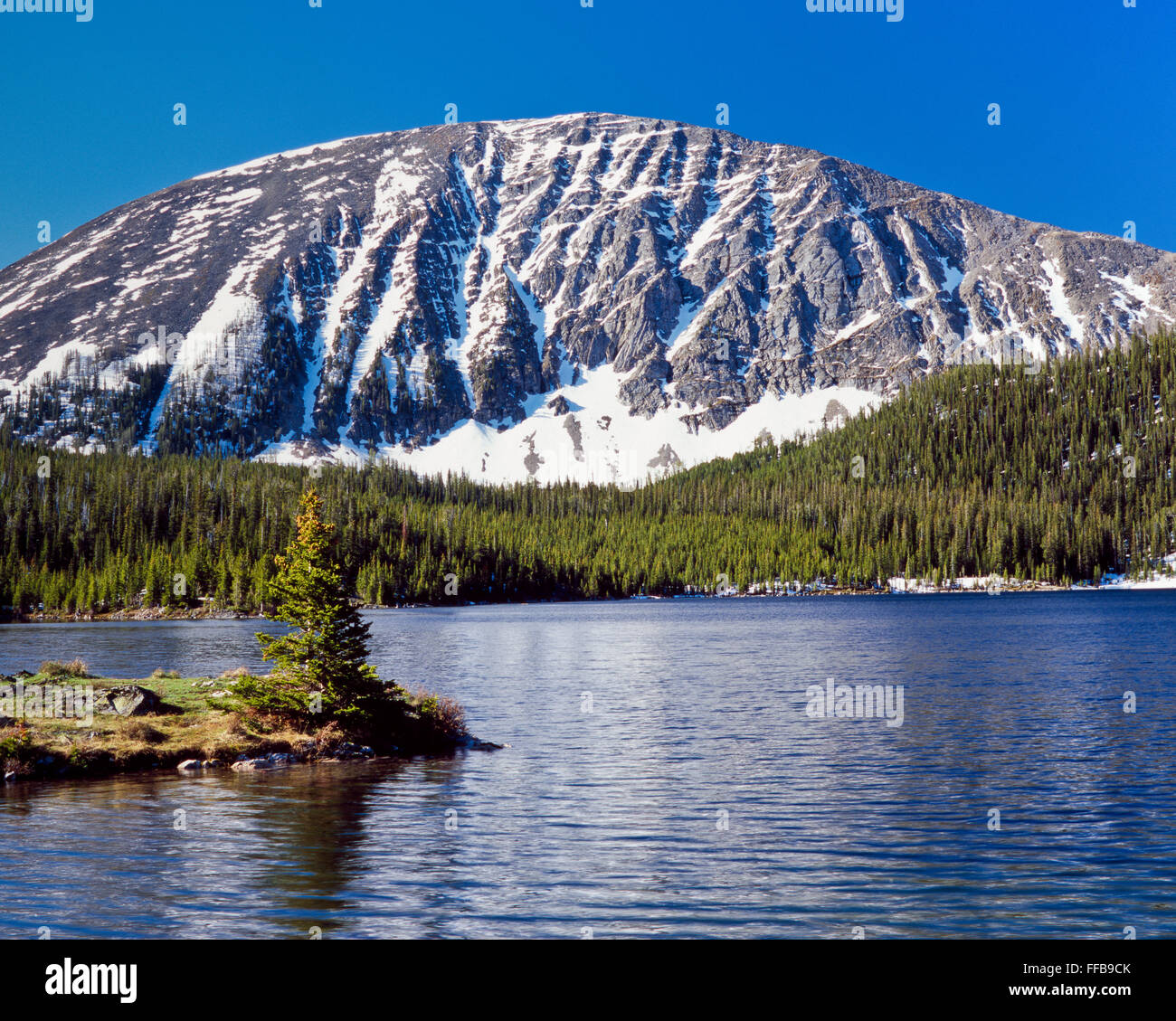 Sturm-See unter kleine Regenbogen-Berg im Bereich "Anaconda" in der Nähe von Georgetown, montana Stockfoto