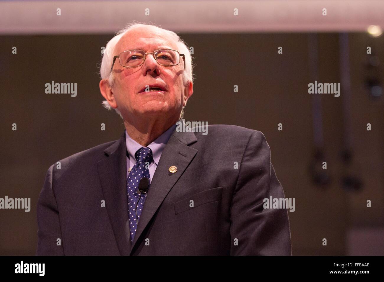 Milwaukee, Wisconsin, USA. 11. Februar 2016. Demokratischen Präsidentschaftskandidaten BERNIE SANDERS während der demokratischen Präsidentschafts-Debatte an der Universität Wisconsin-Milwaukee in Milwaukee, Wisconsin Credit: Daniel DeSlover/ZUMA Draht/Alamy Live News Stockfoto