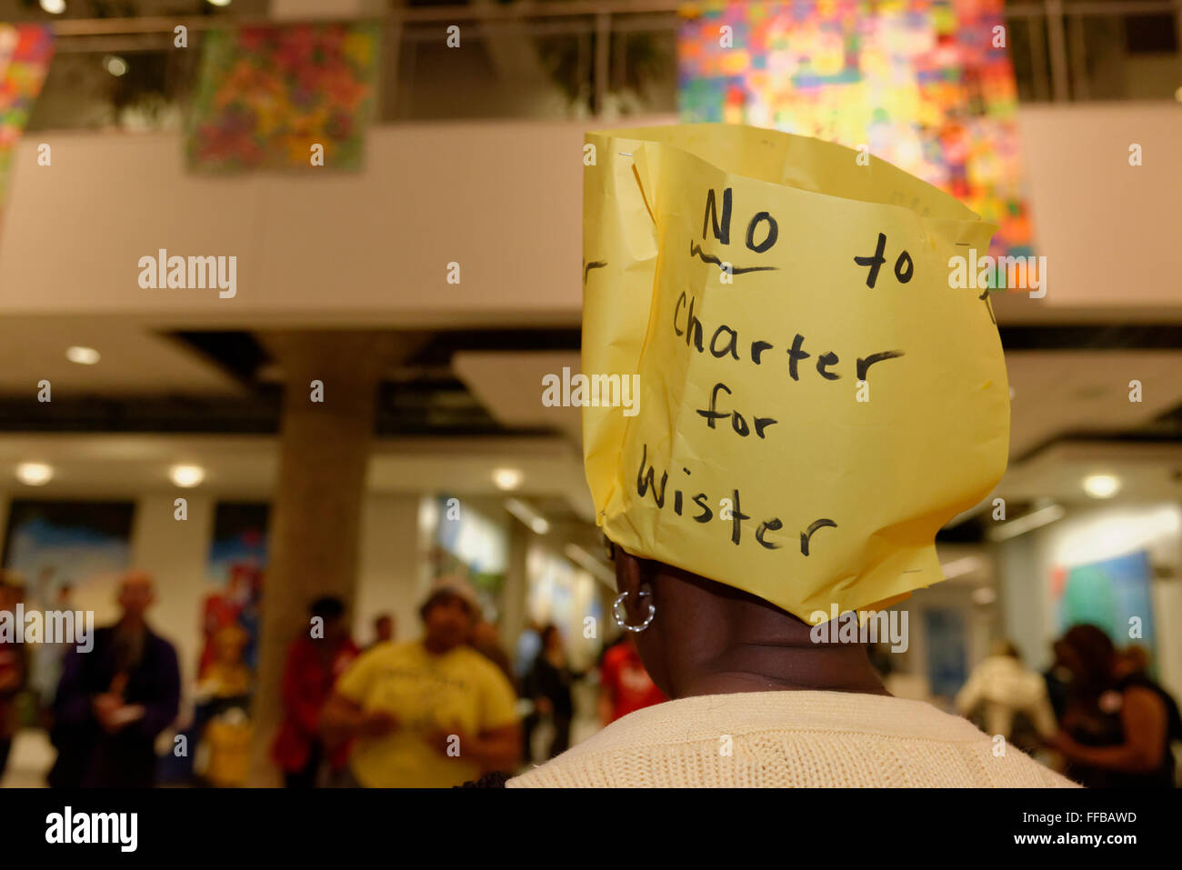 Demonstrant am Nov. 19, 2015 Reform der Schule Maßnahmen der Kommission Treffen in School District of Philadelphia Hauptsitz Stockfoto