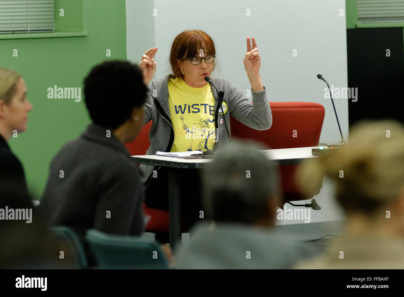 Redner am 19. November 2015 Schule Reformkommission Marathon Aktion treffen im Schulbezirk Headquarter von Philadelphia. Stockfoto