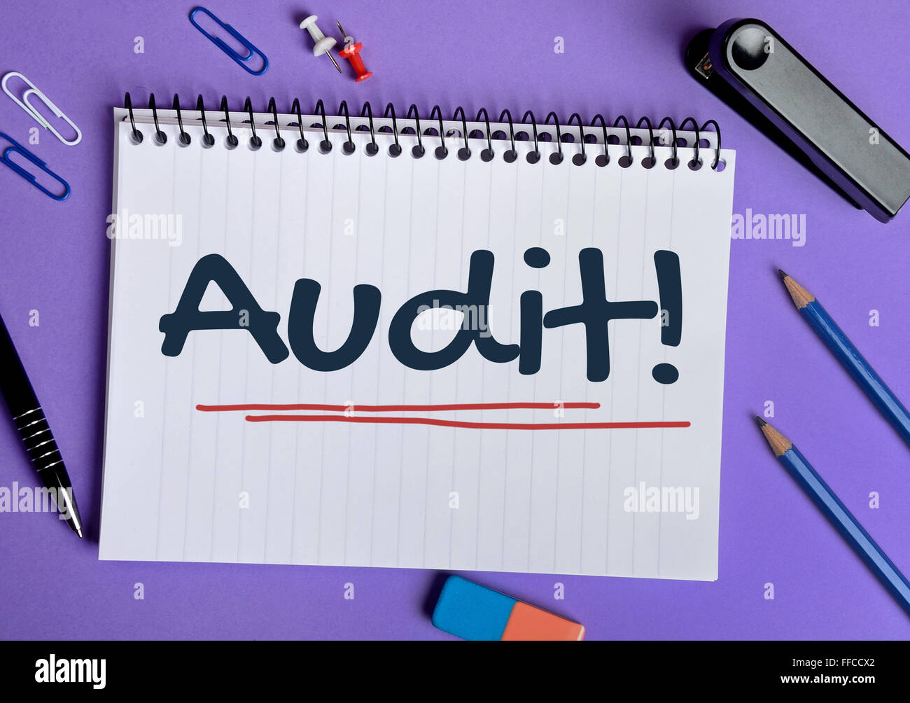 Audit-Wort geschrieben am Notebook Seite Stockfoto