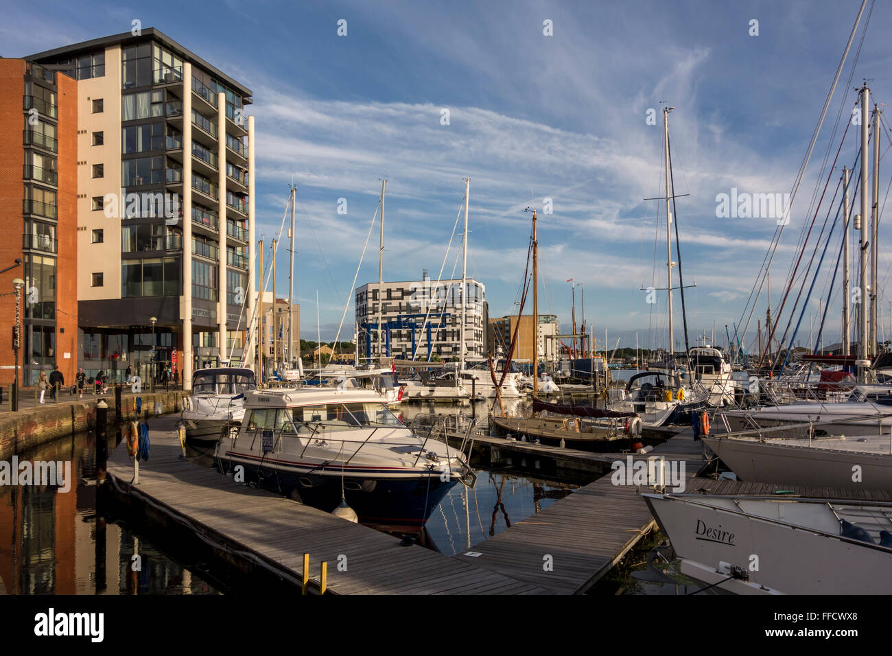 Boote vor Anker bei Ipswich Marina & Waterfront Sanierung, Ipswich, Suffolk, UK Stockfoto