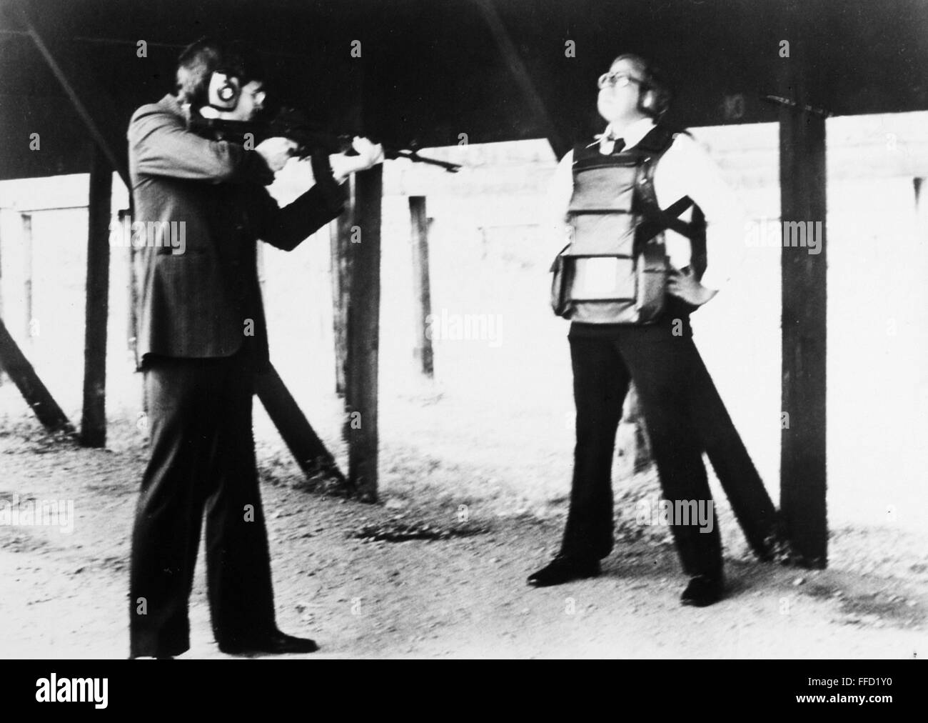 AMERICAN BODY ARMOR, 1970ER JAHRE. NUM freiwillige Feuer Rüstung piercing Munition in eine Hardcorps Weste, getragen vom Erfinder, Richard Davis, der 1970er Jahre. Stockfoto