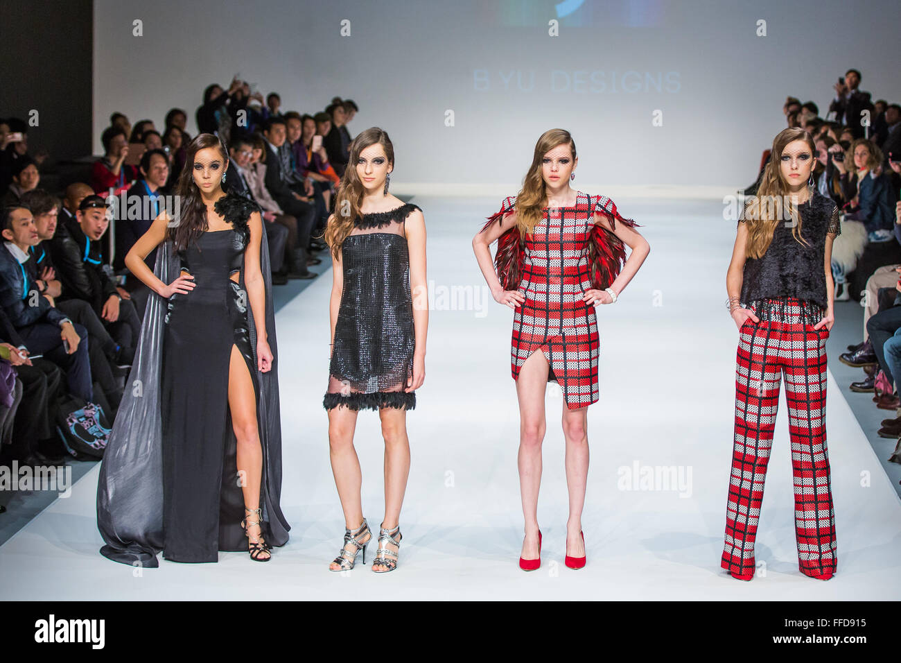 Hong Kong, Hong Kong SAR, China. 18. Januar 2016. Hong Kong australische Designer Ben Yung präsentiert seine AW16 Kollektion für b.yu auf der 47. Hong Kong Herbst/Winter Fashion Week 2016 © Jayne Russell/ZUMA Draht/Alamy Live News Stockfoto