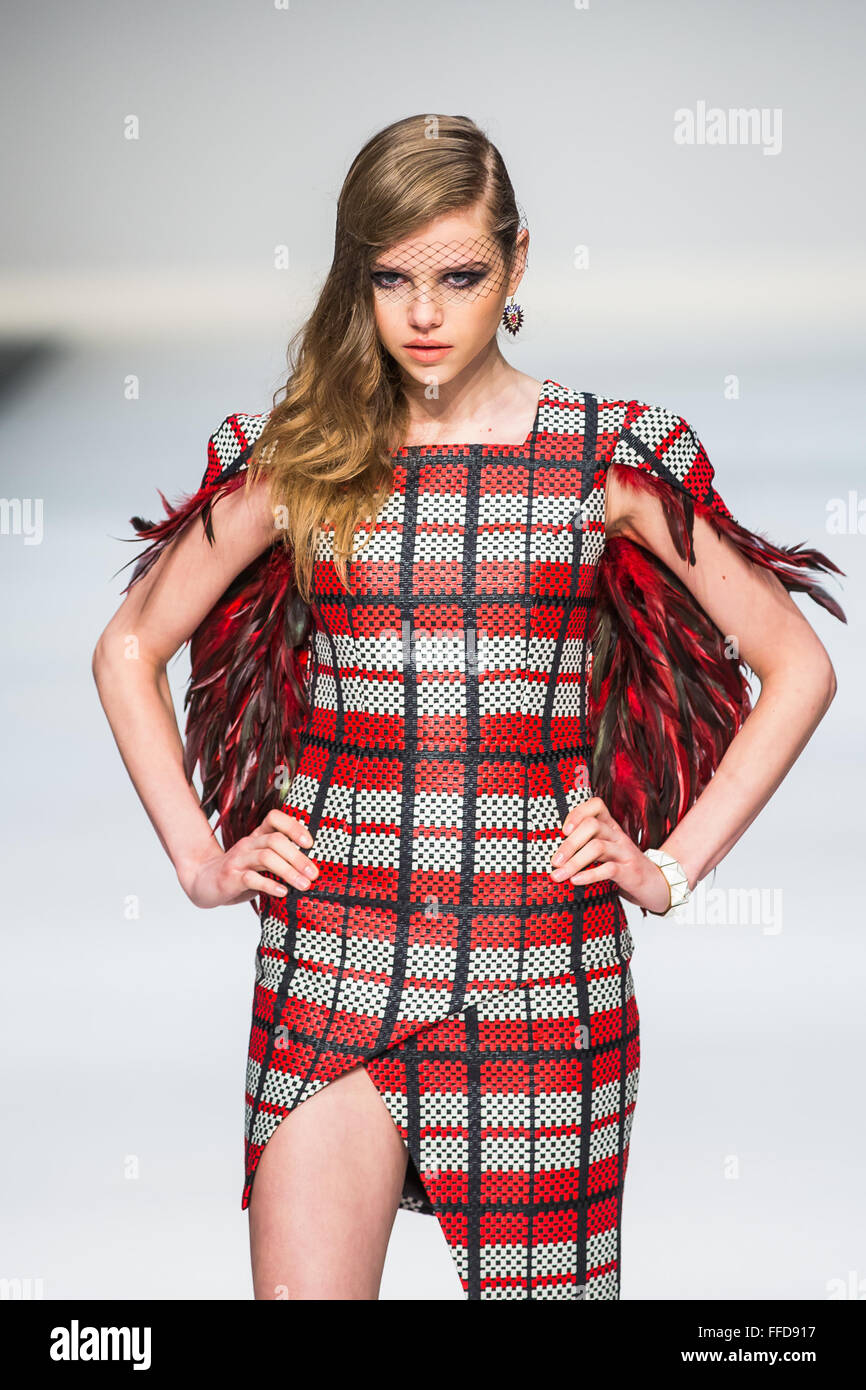 Hong Kong, Hong Kong SAR, China. 18. Januar 2016. Hong Kong australische Designer Ben Yung präsentiert seine AW16 Kollektion für b.yu auf der 47. Hong Kong Herbst/Winter Fashion Week 2016 © Jayne Russell/ZUMA Draht/Alamy Live News Stockfoto