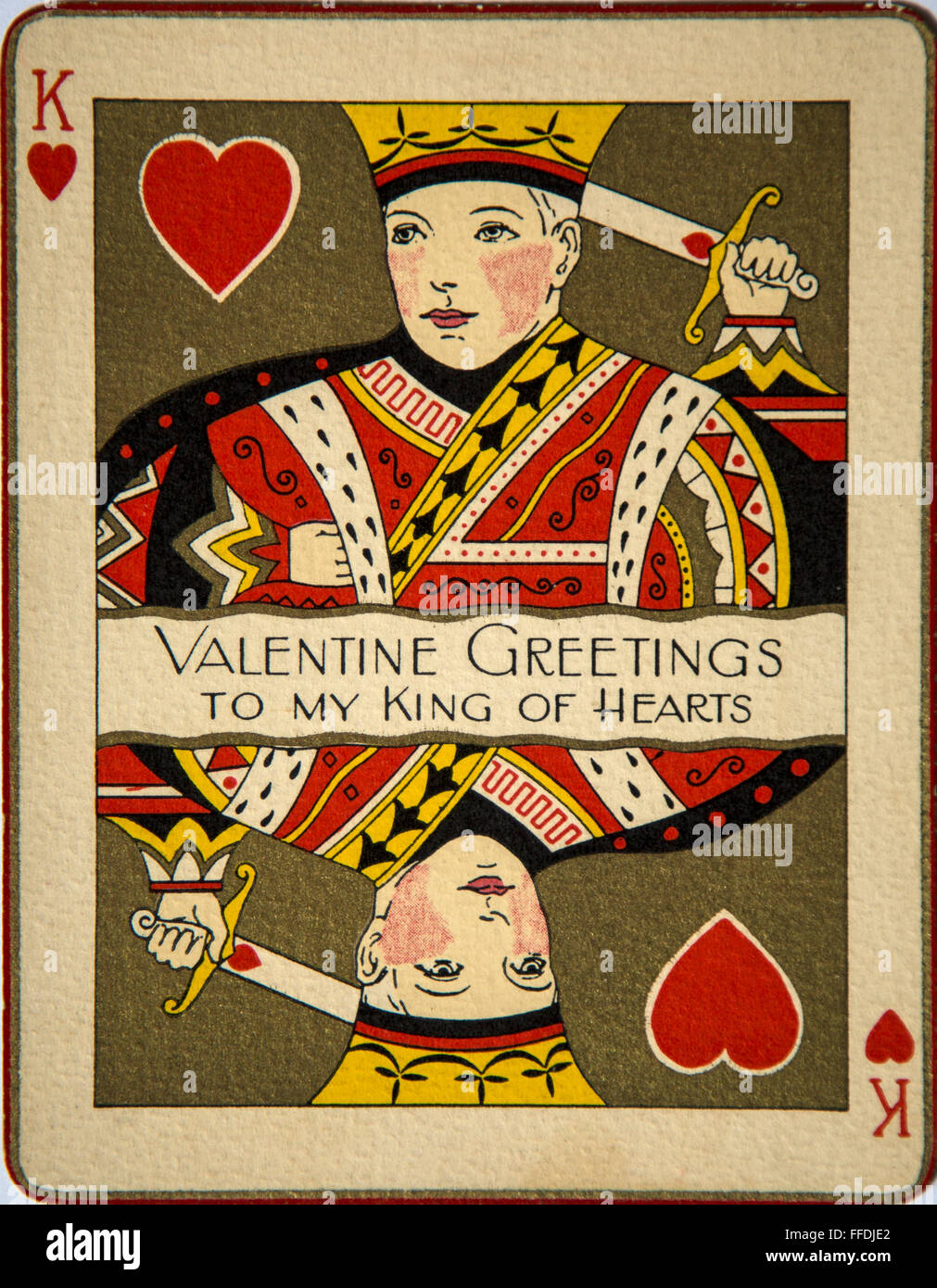 Eine alte Postkarte Werbung "Valentinstag Grüße an My King Of Hearts" in der Form wie eine Spielkarte. Stockfoto