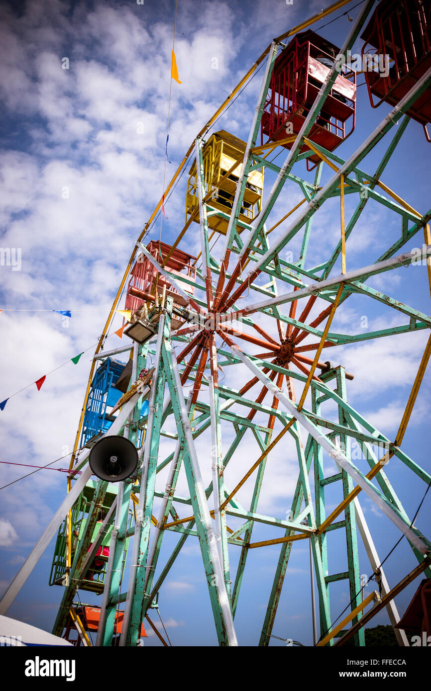 Riesenrad im Vergnügungspark. Stockfoto