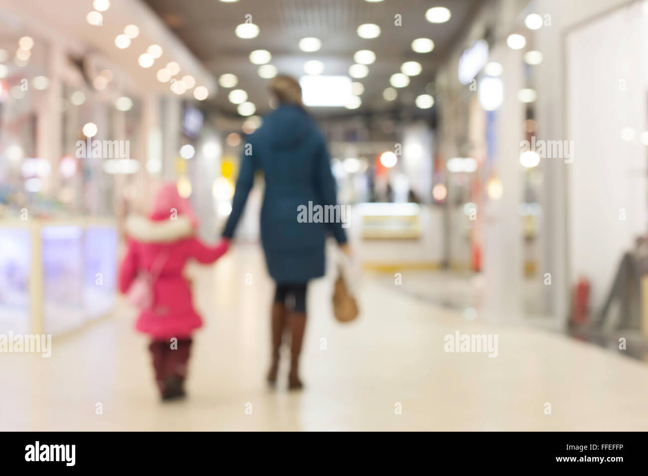 defokussierten Figuren der Käufer in einem shop Stockfoto