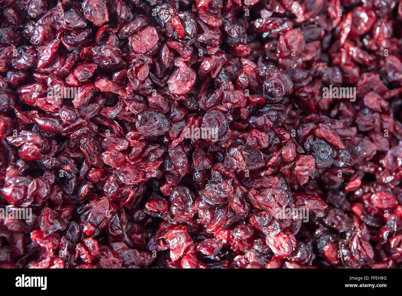 Frische Pflaumen im Freiverkehr unter Sonnenlicht Stockfoto