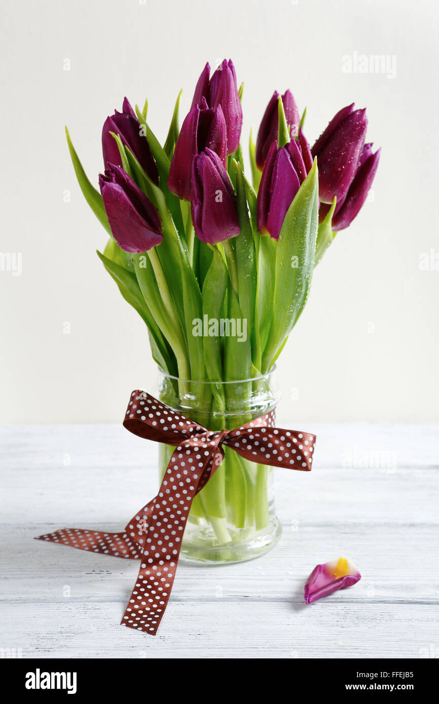 Strauß Tulpen in einer Vase, Frühling Stockfoto