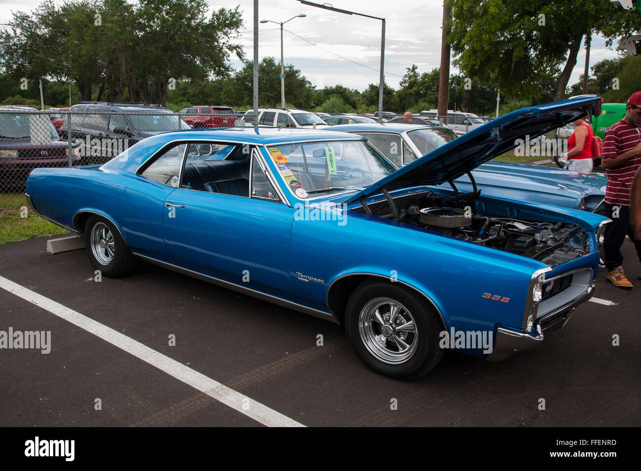 Pontiac Tempest 326 bei wöchentlichen Kissimmee Old Town Car cruise, Kissimmee Florida USA Stockfoto