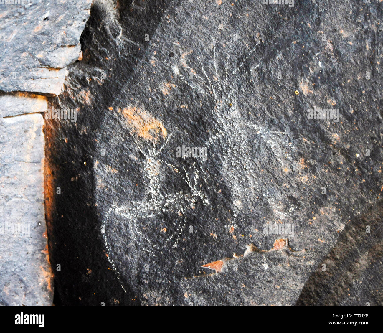 Indianischen Piktogrammen und Petroglyphen. Petroglyphen, Bilder gezeichnet oder gemalt auf einem Felsen, carving-Bilder, Petroforms Inukshu. Stockfoto
